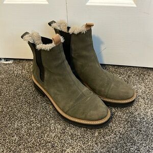 Tom’s Dakota Fur-lined Boots